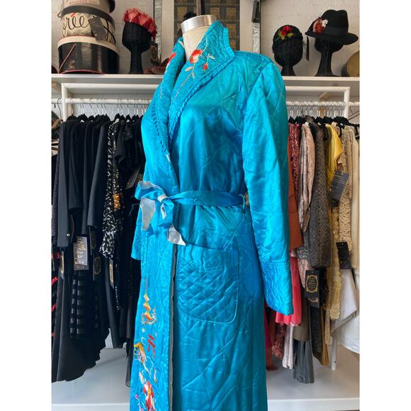 Vintage 1940s quilted Japanese robe, turquoise embroidered satin, 40s loungewear - Picture 8 of 10